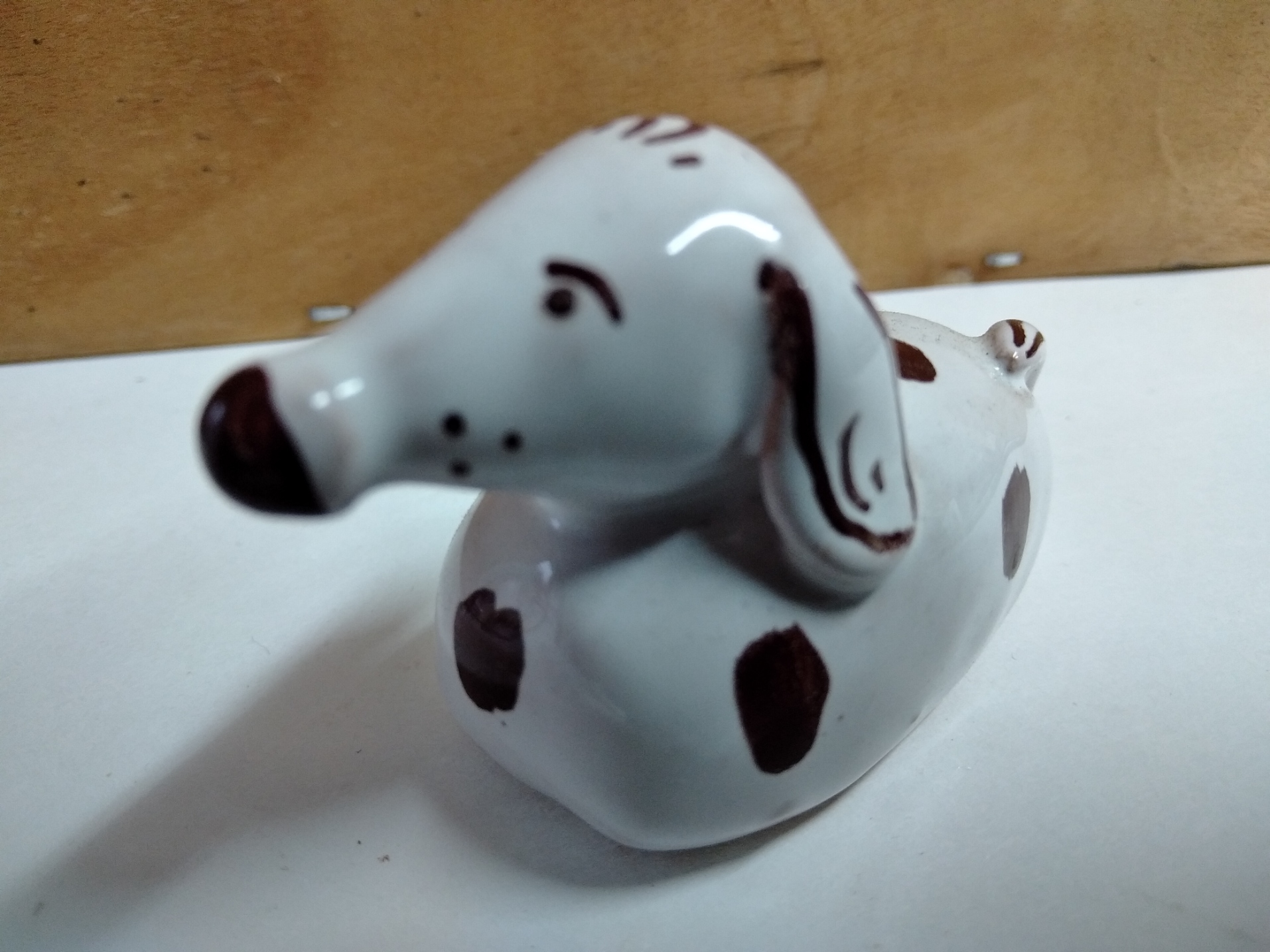 Pes sedící (keramika)